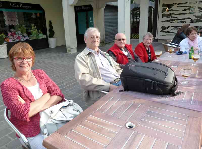 12_P1130048 (Clement).jpg - En attendant le dîner...